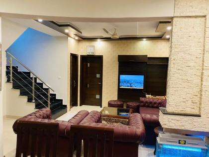 Royal Three Bed Room Full House Dha Phase 6 Lahore - image 1