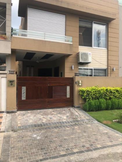 Royal Three Bed Room Full House Dha Phase 6 Lahore - image 13