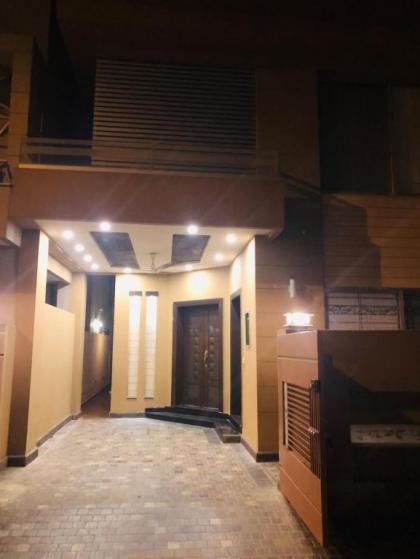 Royal Three Bed Room Full House Dha Phase 6 Lahore - image 2