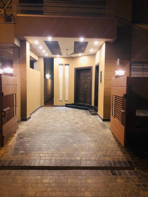 Royal Three Bed Room Full House Dha Phase 6 Lahore - image 4