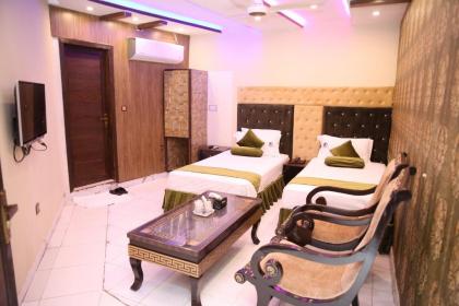 Hotel Premier Inn Gulberg - image 16