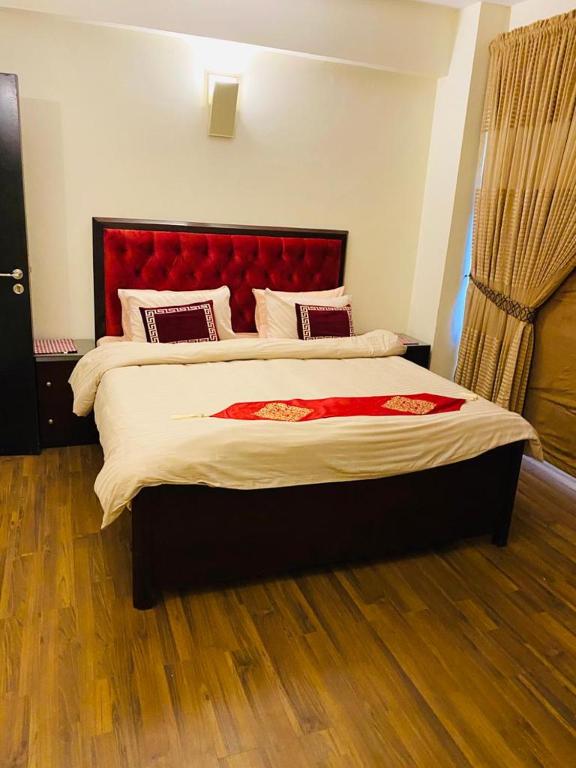 Royal Two Bed Room Luxury Apartment Gulberg - image 6