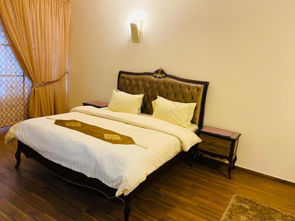 Royal Two Bed Room Luxury Apartment Gulberg - image 7