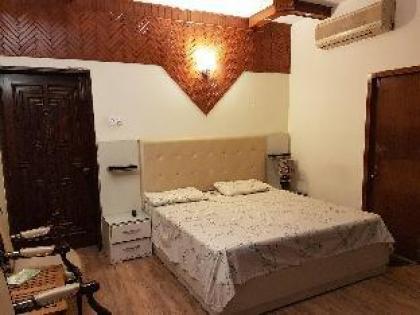 FIVE Bedroom Apartment in Gulberg II - image 13