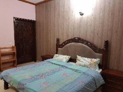 FIVE Bedroom Apartment in Gulberg II - image 17