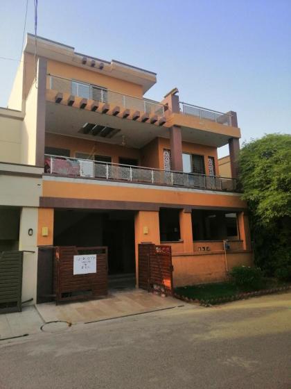 Full Private House Floor with Lounge & Balcony - Townhouse - Homestay - image 5