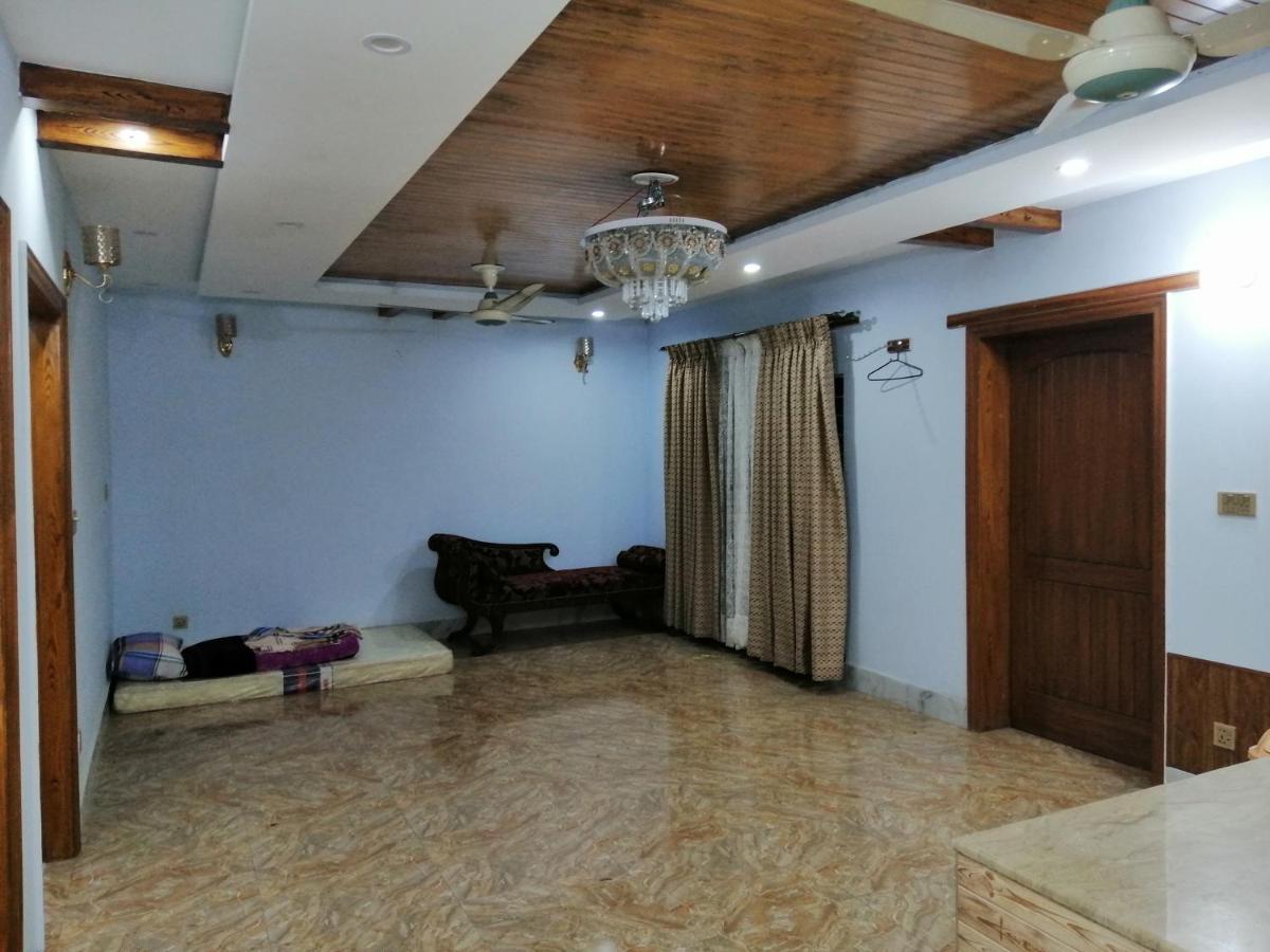 Full Private House Floor with Lounge & Balcony - Townhouse - Homestay - image 7