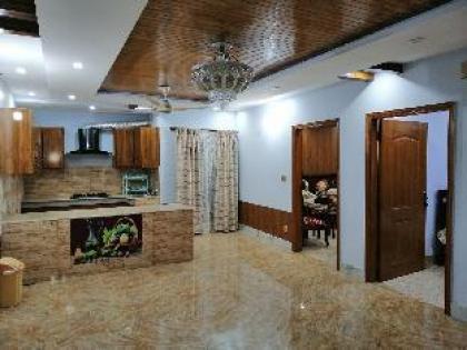 Furnished Portion with Lounge & Balcony - Homestay