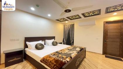 Multazam Heights DHA Phase 8 - Three Bedrooms Family Apartments - image 8