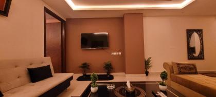 Goldcrest Luxury Apartments - image 11