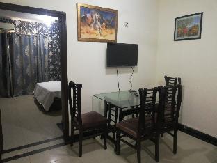 King's Paradise 1-Bedroom Apartment near DHA Ph 1 - main image