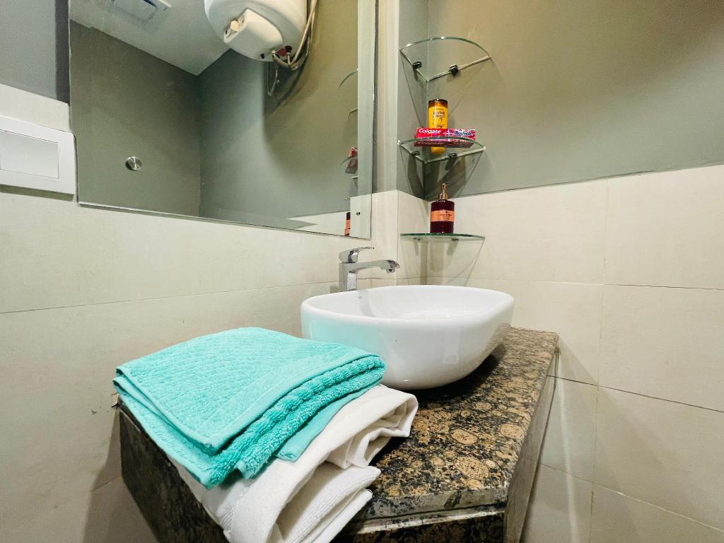 Ultra Luxury Studio Gold Crest DHA Lahore - image 5