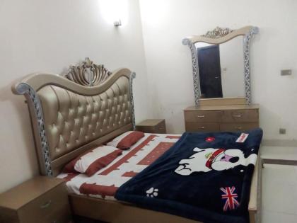 Bahria Town - 10 Marla 2 Bed rooms Portion for families only - image 12