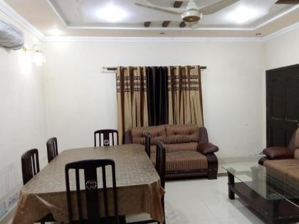 Bahria Town - 10 Marla 2 Bed rooms Portion for families only - image 13