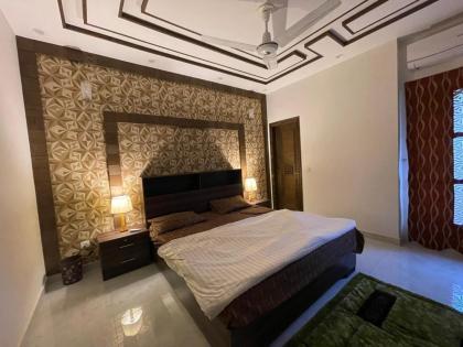 Luxury Rooms at Bahria Lux Guesthouse - image 9