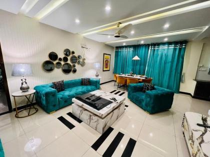 Luxury Apartments Available - image 7