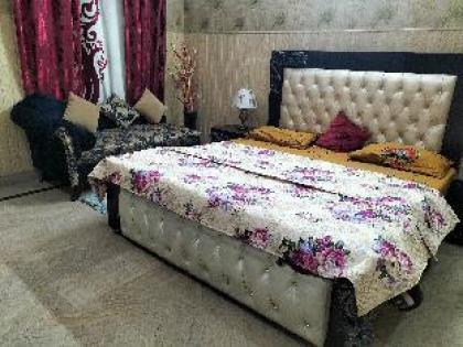 Beautiful Furnished Room In Lahore