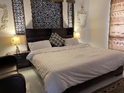 Bahria Lux Guesthouse - Luxury 5-bedroom house