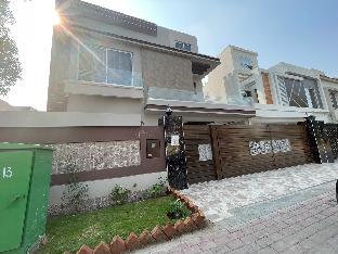 Bahria Lux Guesthouse - Luxury 5-bedroom house - image 2