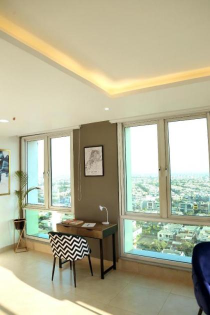 Penthouse 3-Bed Apartment with Skyline Views DHA - image 2