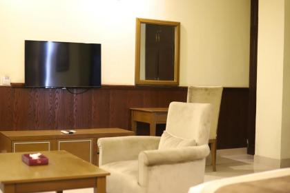 Al Nafoura Hotel - image 6