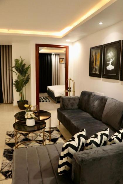 Gold Crest Luxurious Apartment in Lahore - image 2