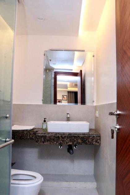 Gold Crest Luxurious Apartment in Lahore - image 6