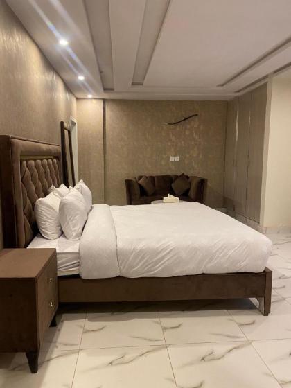 Luxe Suites Bahria Town Lahore - image 16