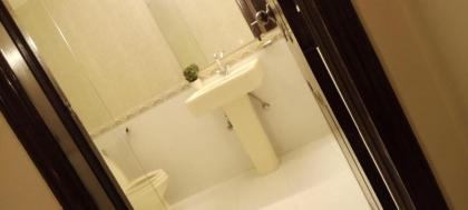 Impeccable 3-Bed Apartment in Lahore - image 10