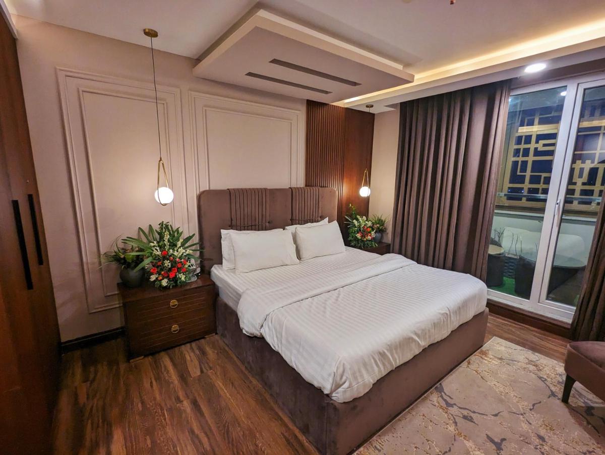 Elegant Single-Bed Suite - image 2