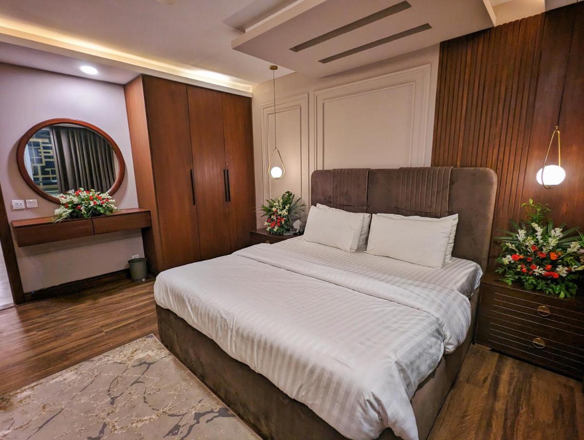 Elegant Single-Bed Suite - image 5