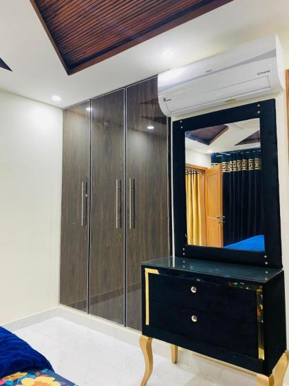 Luxury Apartment in Bahria Town Lahore - image 13