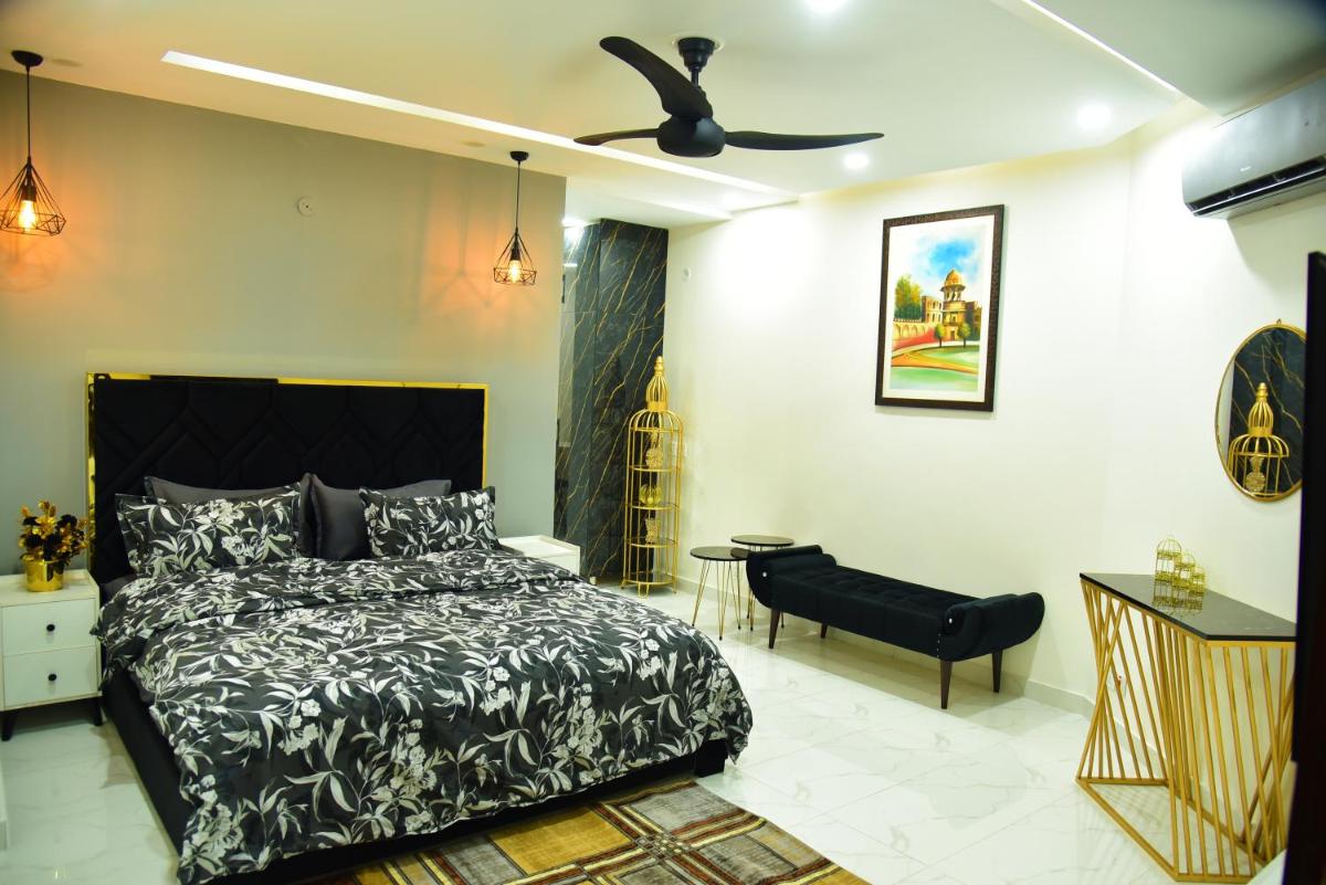 Chic Noir 1 Bedroom Apartment Gulberg - main image