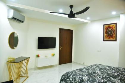 Chic Noir 1 Bedroom Apartment Gulberg - image 15