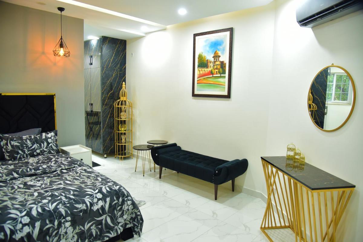 Chic Noir 1 Bedroom Apartment Gulberg - image 7