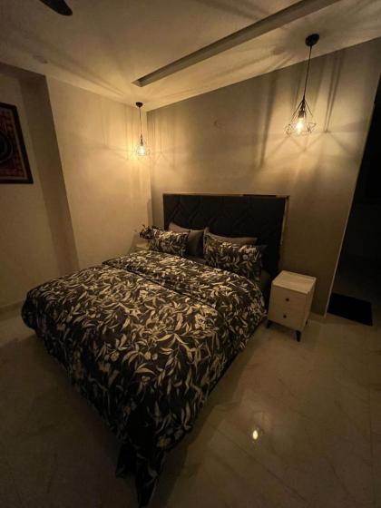 Chic Noir 1 Bedroom Apartment Gulberg - image 8