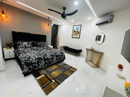 Chic Noir 1 Bedroom Apartment Gulberg - image 9