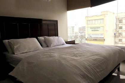 Serene 1-Bed Apartment in Bahria Town Lahore - image 1