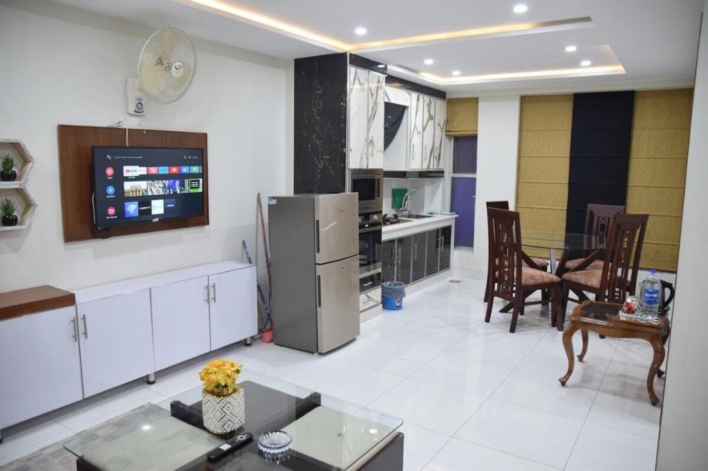 Luxury Serviced Apartment in Bahria Town Lahore - image 3