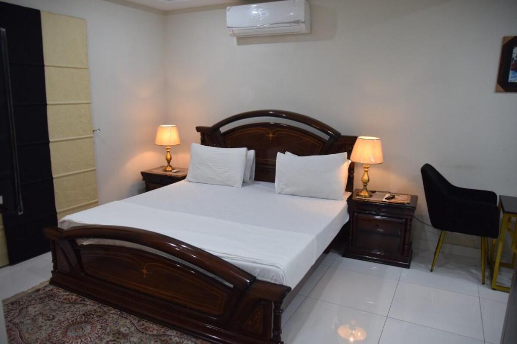 Cozy Studio Apartment in Bahria Lahore - main image