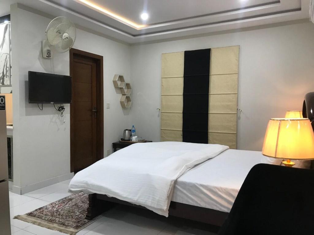 Cozy Studio Apartment in Bahria Lahore - image 2