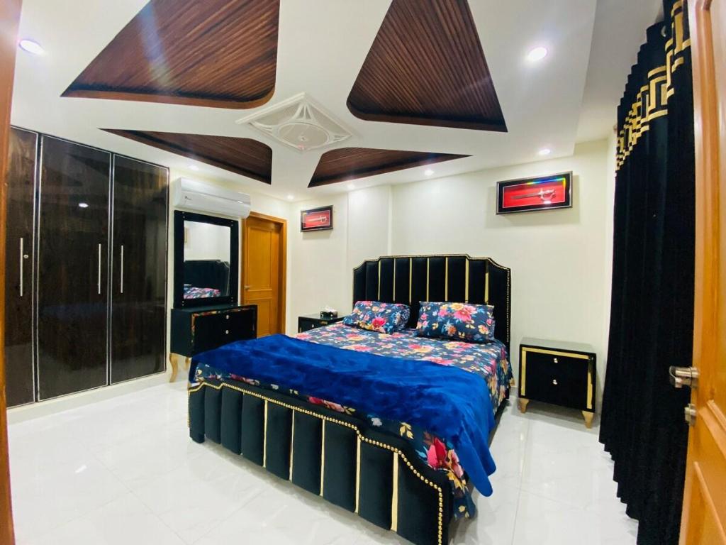 Luxury Apartment Lahore Free Wi-Fi LED Parking - main image