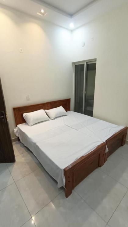 Continental Boys Hostel R-2 Johar Town - image 10