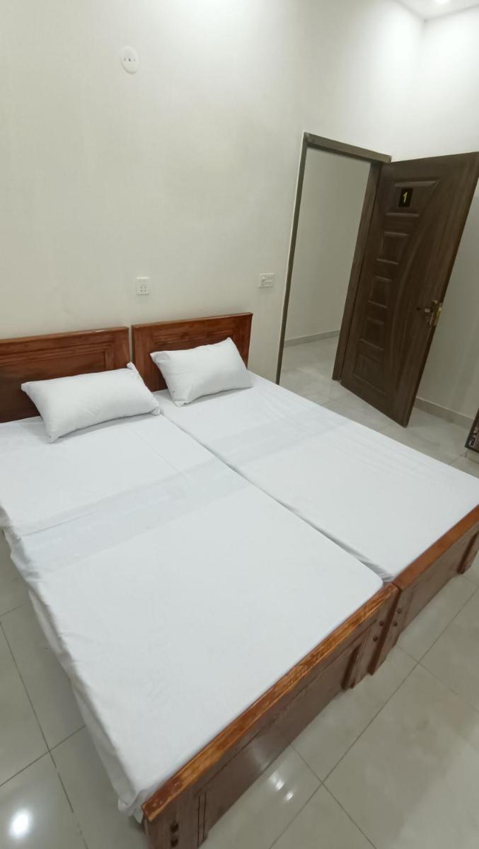 Continental Boys Hostel R-2 Johar Town - image 7