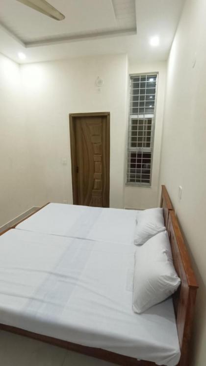 Continental Boys Hostel R-2 Johar Town - image 9