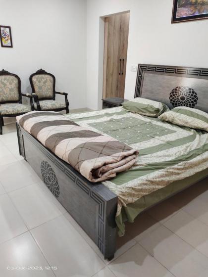 Wapda Town 2 bedrooms corner apartment - image 3