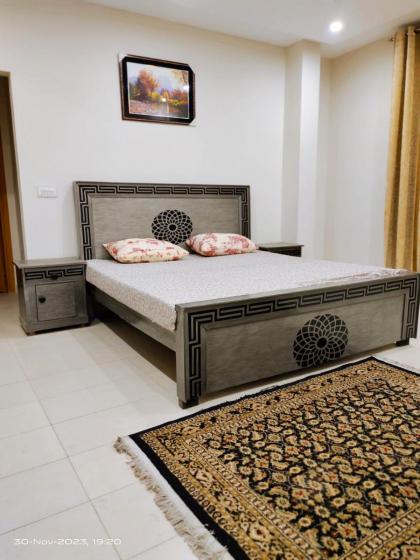 Wapda Town 2 bedrooms corner apartment - image 4