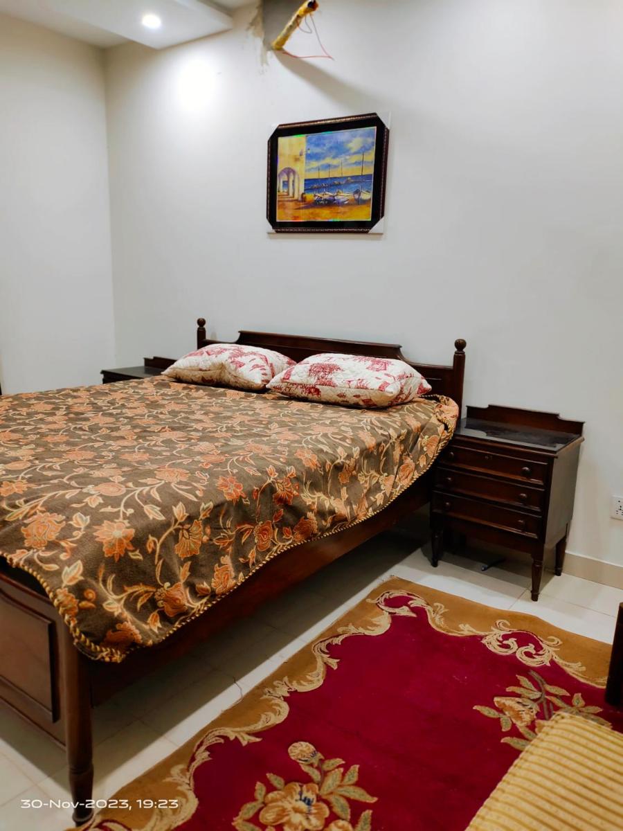 Wapda Town 2 bedrooms corner apartment - image 6