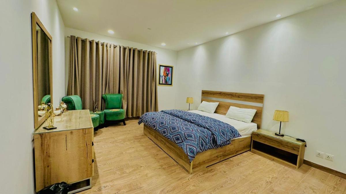 Luxurious One Bed DHA Phase 5 - image 2