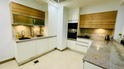 Luxurious One Bed DHA Phase 5 - image 4